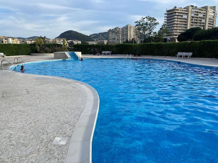 Studio Eleverca 3*- Rez De Jardin Terrasse - Axelle Loc'Appart 망들리유 라 나플 외부 사진